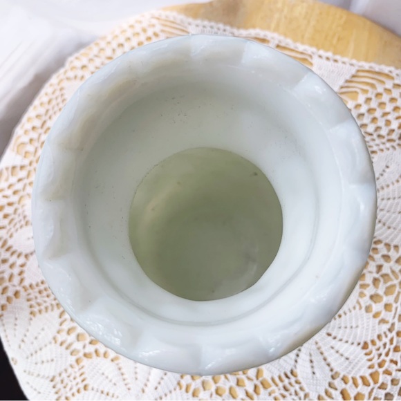 Vintage Heirloom Milk Glass Pineapple Vase - Picture 3 of 4